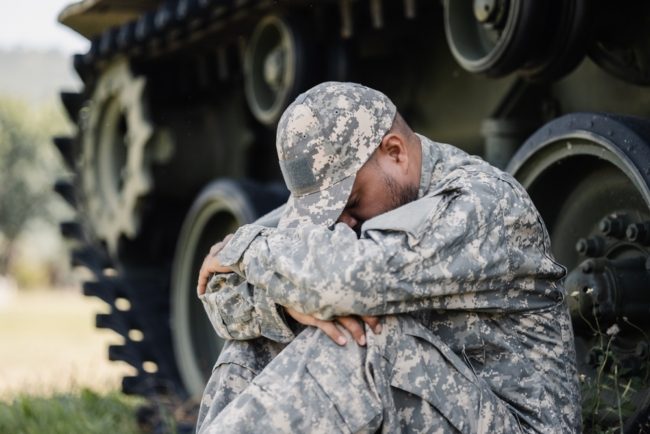 فقدان الثقة والرغبة في العودة إلى الديار.. تفاعل كرب القتال الذي يعاني منه المقاتلون والجنود خلال الحروب