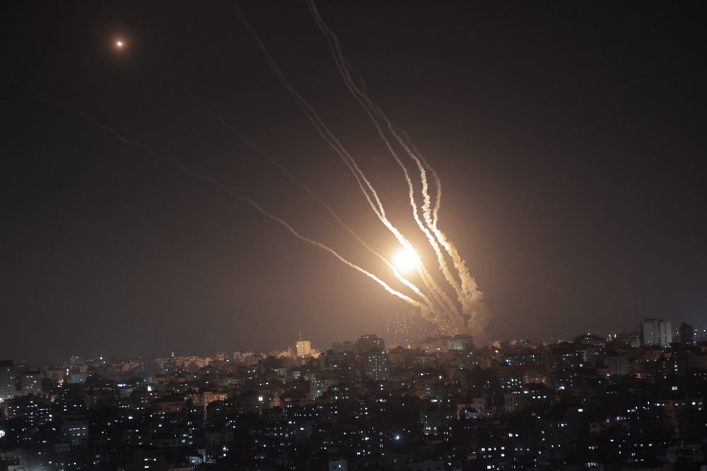 وجهت المقاومة الفلسطينية رشقات من الصواريخ باتجاه تل أبيب - shutterstock