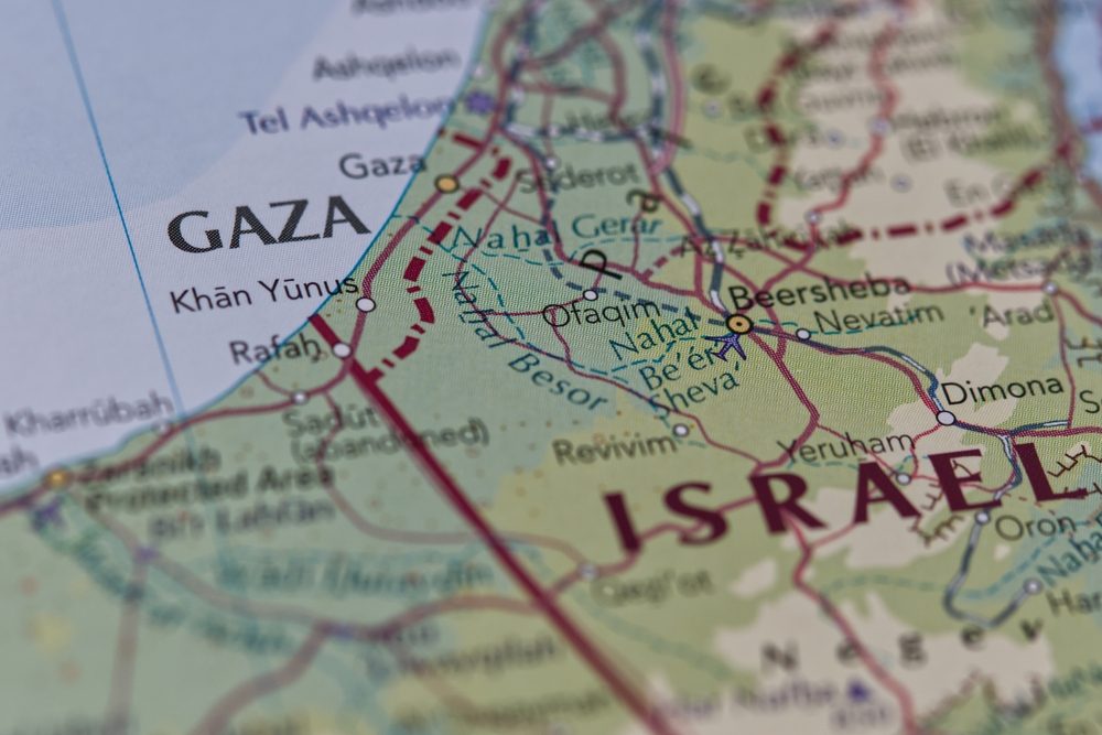 الاحتلال الإسرائيلي يواصل حربه الغاشمة على قطاع غزة - shutterstock