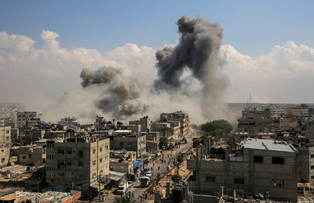 لا يجيز حق الرد استهداف المدنيين والبنى التحتية بغرض تطبيق العقاب الجماعي - shutterstock