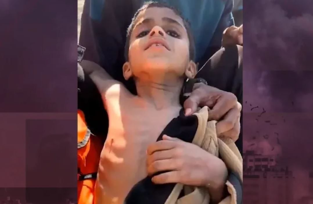 إنقاذ طفل في غزة