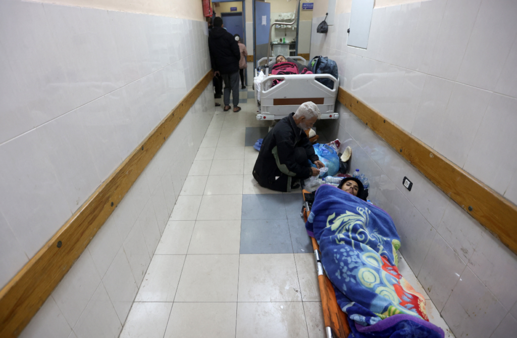 طبيب بريطاني فلسطيني