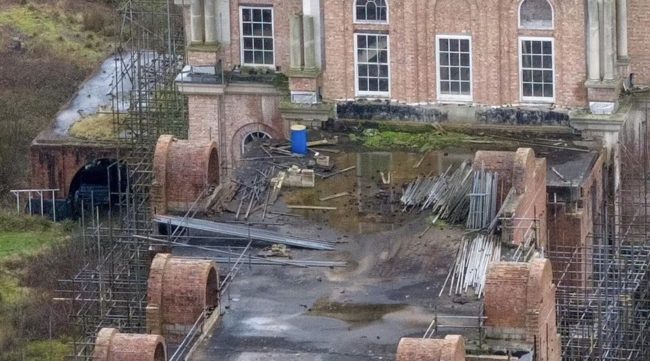 قصر فخم يثير الجدل في بريطانيا! مالكه سجن وتركه يتعفن منذ ما يقرب من أربعة عقود (صور)