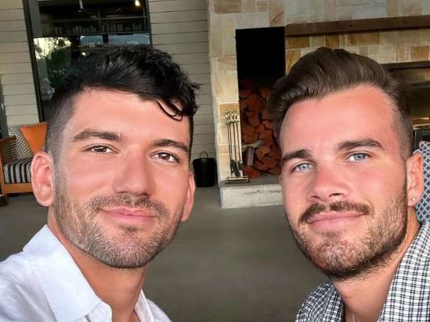 مقتل مذيع تلفزيوني و مضيف طيران