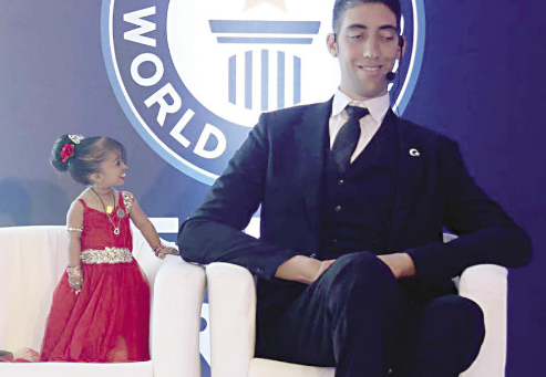 أطول رجل بالعالم