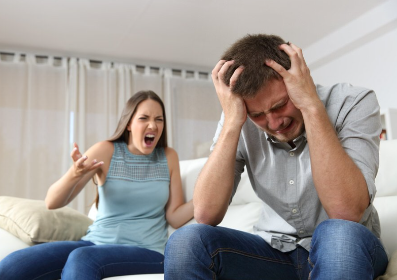 زوجته طلقته