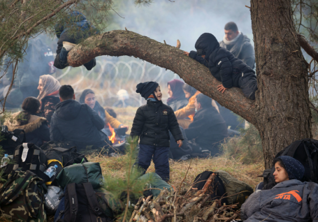 عبر حفرة يبلغ طولها 4 أقدام.. تطبيق “تيك توك” يسهم في زيادة عبور المهاجرين الصينيين للحدود الأمريكية