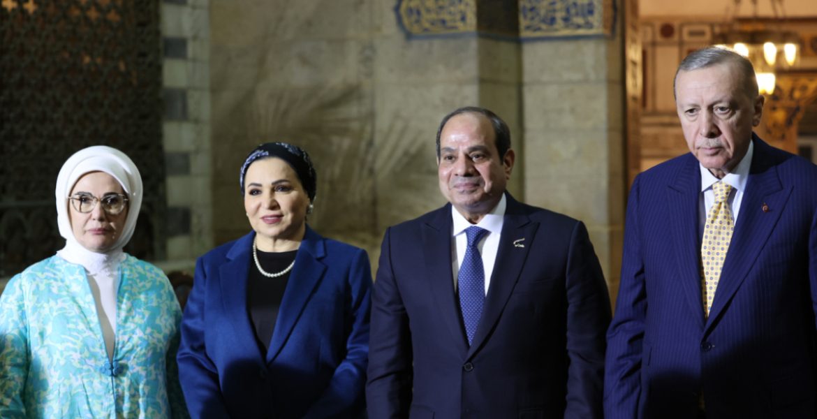 الرئيس التركي رجب طيب أردوغان، مع نظيره المصري خلال زيارة مسجد وضريح 
