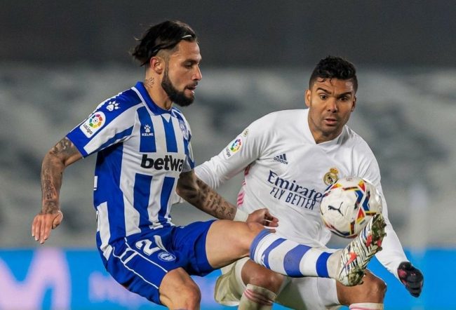 “كدت أبكي عندما زرت والدة صديقي المسلم”.. لاعب ريال مدريد السابق يشهر إسلامه في الكويت (فيديو)