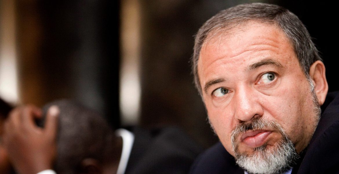 وزير إسرائيلي سابق يدعو إلى منح غزة لمصر.. ليبرمان طالب باتحاد كونفدرالي بين الأردن وفلسطينيي الضفة