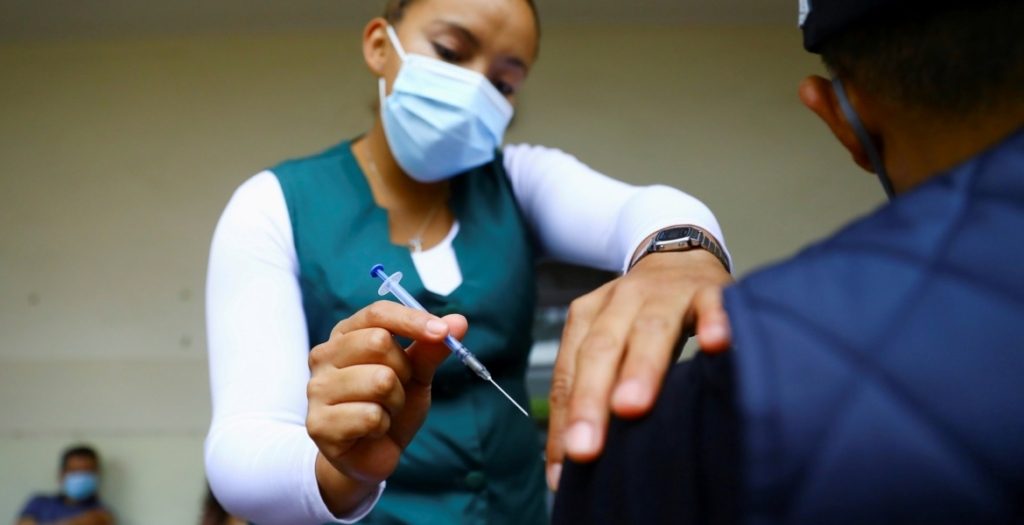 آثار جانبية للقاحات كورونا