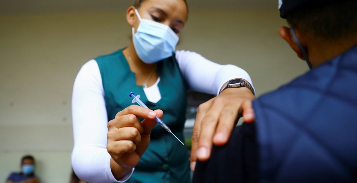 آثار جانبية للقاحات كورونا