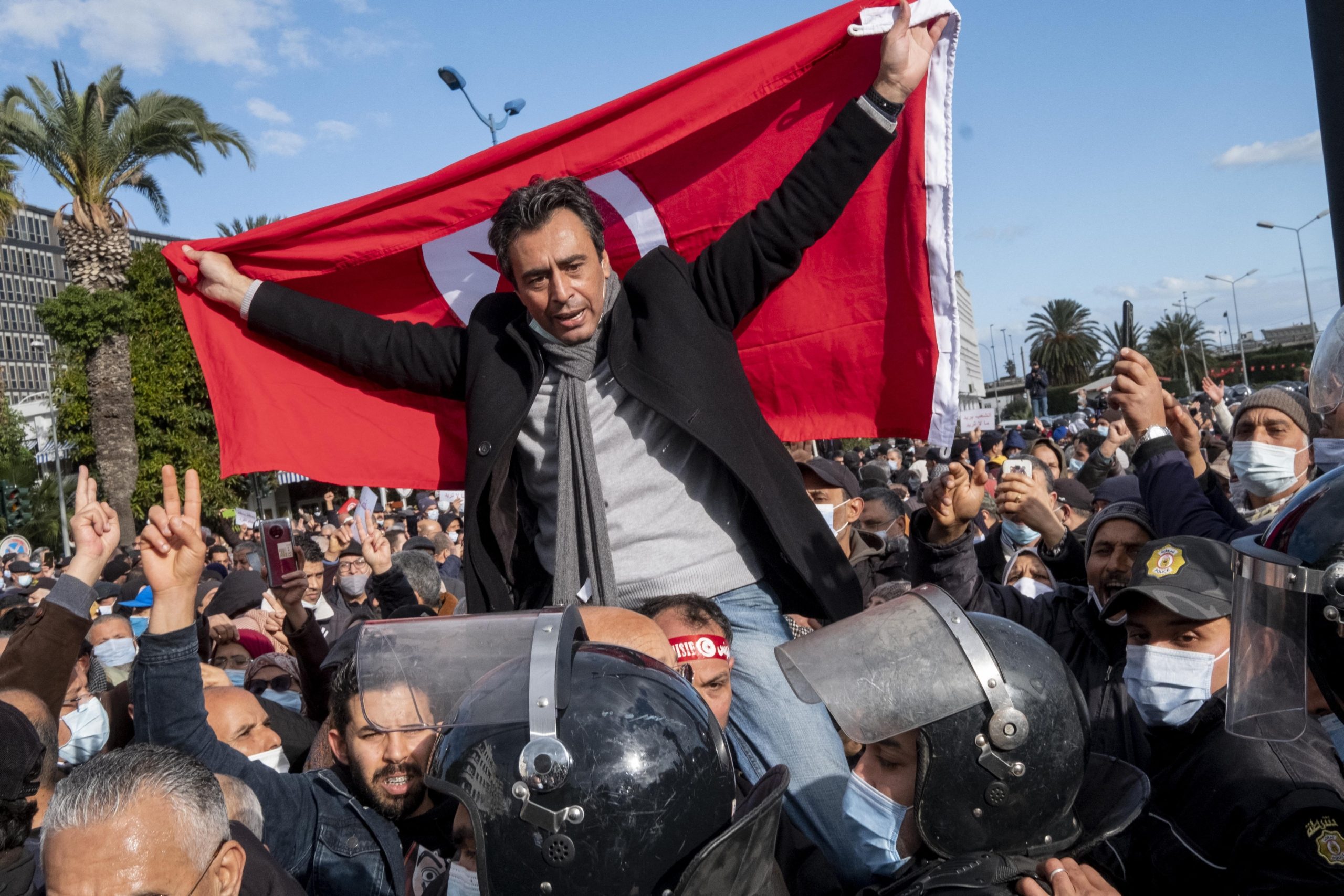 الحكم بسجن المعارض التونسي جوهر بن مبارك 6 أشهر لانتقاده الانتخابات البرلمانية الأخيرة 