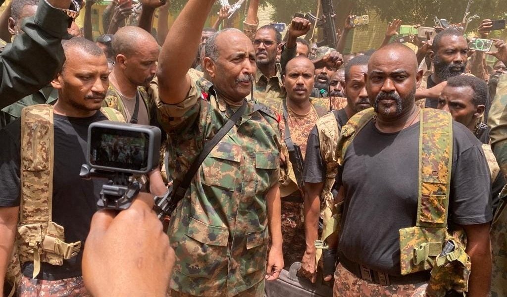 الجيش السوداني طلب مساعدة إيران بإمداده بالأسلحة وإرسال مستشارين إيرانيين إلى السودان - رويترز