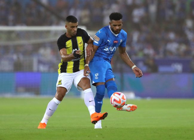 رغم لعبه 15 مباراة أقل.. كريستيانو رونالدو يتجاوز رقم نجم “أسود الأطلس” في الدوري السعودي