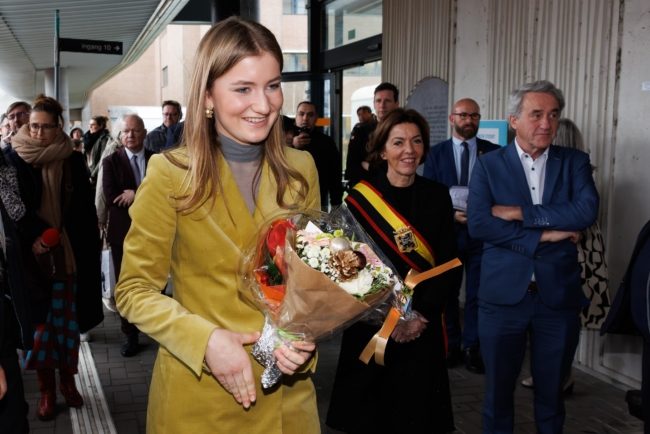 قصة شبيهة بما يحدث في الأفلام.. الكشف عن علاقة تربط ملكة بلجيكا المستقبلية بزميل لها من عامة الشعب