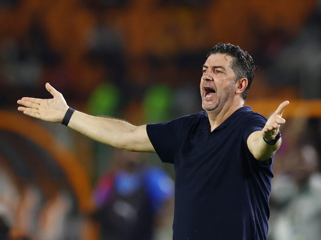 إقالة فيتوريا من تدريب منتخب مصر (رويترز)