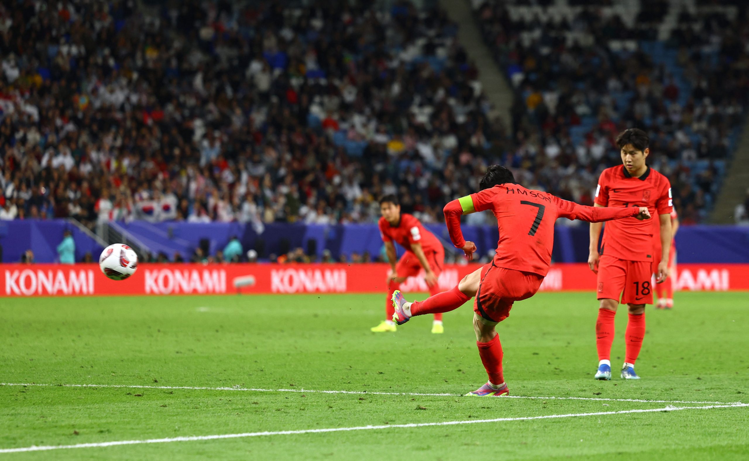 كأس آسيا 2023 شهد مباراة بين المنتخبين في التصفيات وتعادلا فيها - رويترز