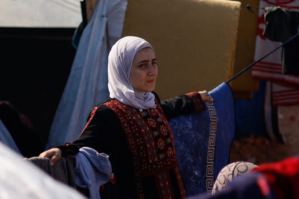 حلاقة شعر رؤوسهن عدم غسل الشعر غسل الشعر النساء في غزة