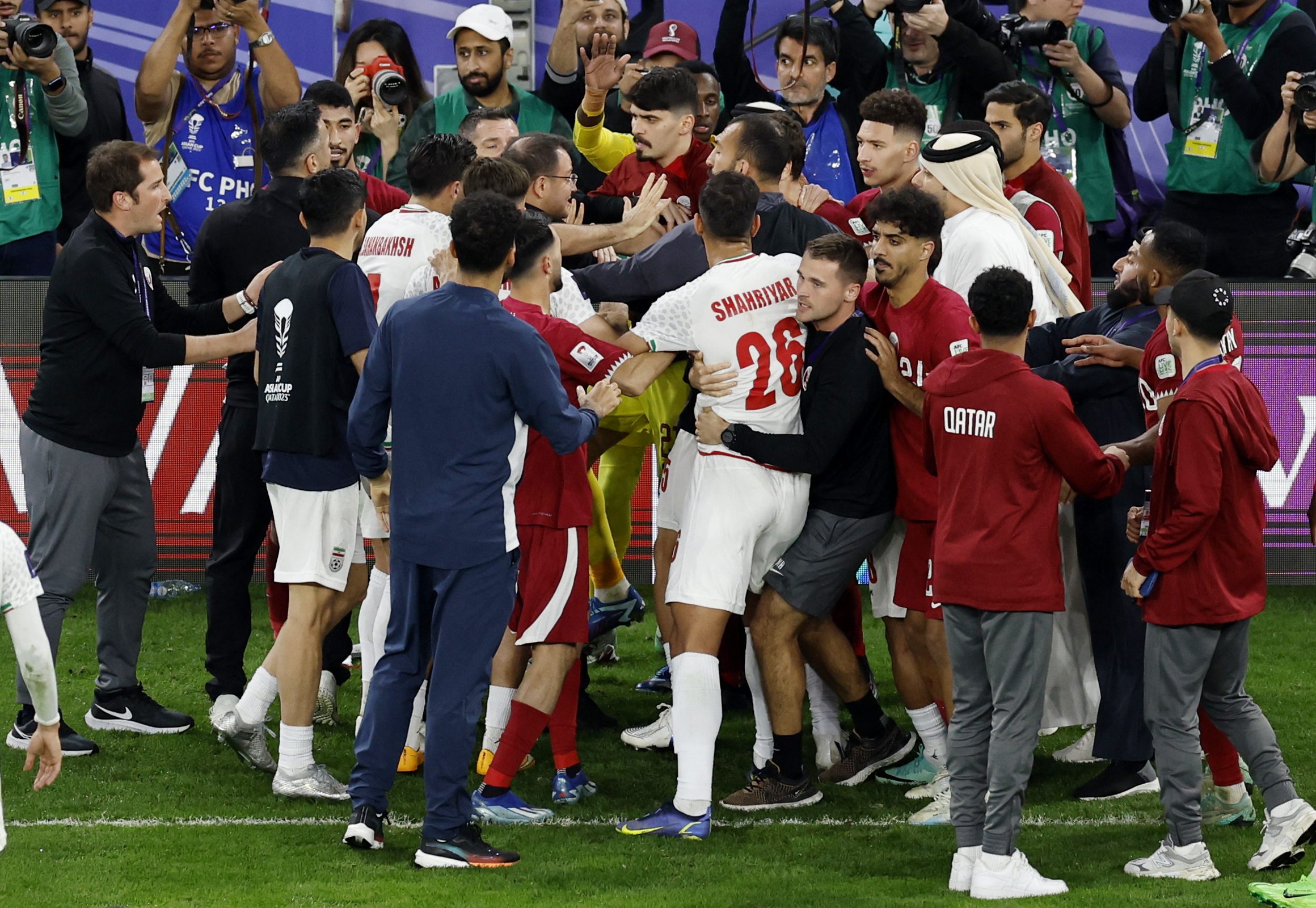 يسعى منتخب قطر للفوز بلقب كأس آسيا للمرة الثانية على التوالي من على أرضه - رويترز