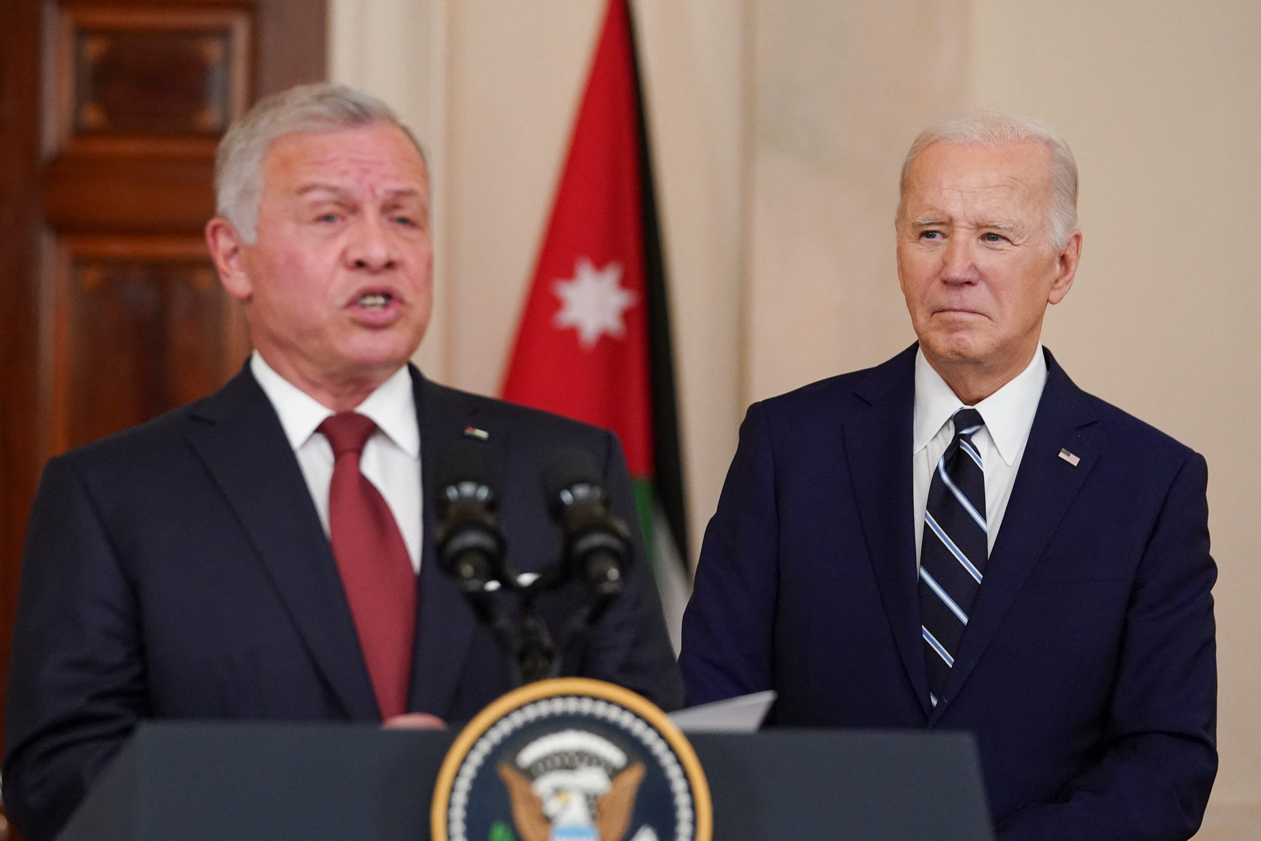 بايدن خلف ملك الأردن