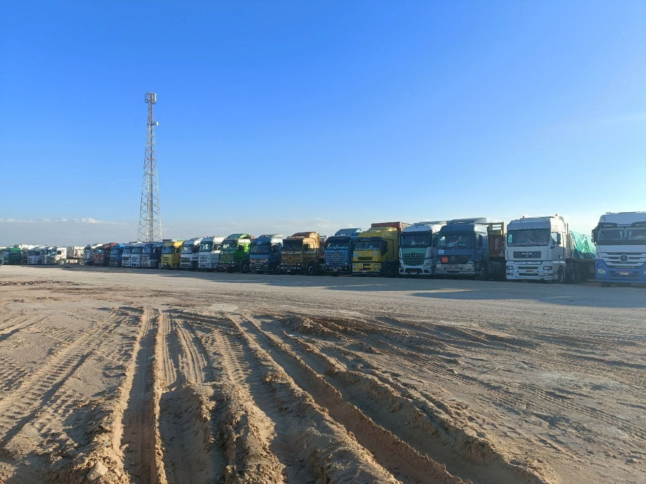 الاحتلال يتحجج بإدخال المساعدات إلى غزة مبرراً للقيام بالعملية العسكرية في رفح - رويترز