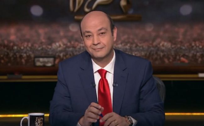 “كمين الدولار” يثير جدلاً بمصر.. وعمرو أديب: اقتناء الدولار ليس جريمة، المشكلة لو اتمسكت وأنت بتغيّر العملة