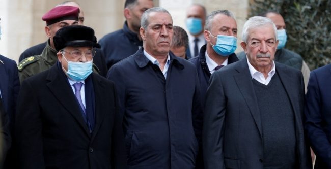 أزمة إعادة بناء السلطة.. هآرتس: خطط القيادة الفلسطينية لما بعد عباس تواجه مشاكل عديدة