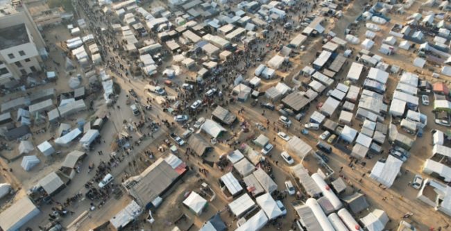 200 شخصية مصرية وعربية يطالبون السيسي بالسماح لهم بدخول غزة.. يريدون مرافقة المساعدات إلى داخل القطاع 