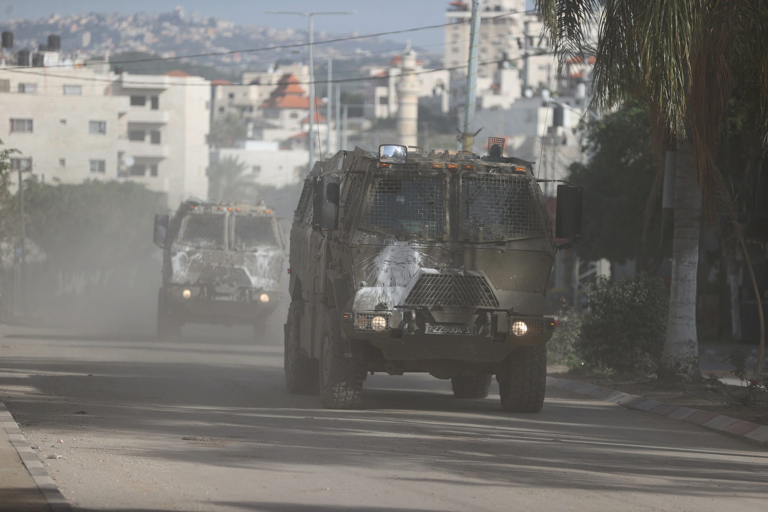 الاحتلال يقتحم بلدات بالضفة ويصيب ويعتقل عشرات الفلسطينيين.. وإسرائيليون يقيمون بؤرة استيطانية جديدة 