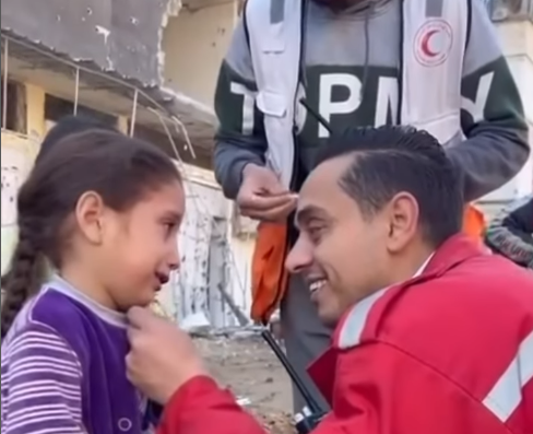 طفلة في غزة تبكي