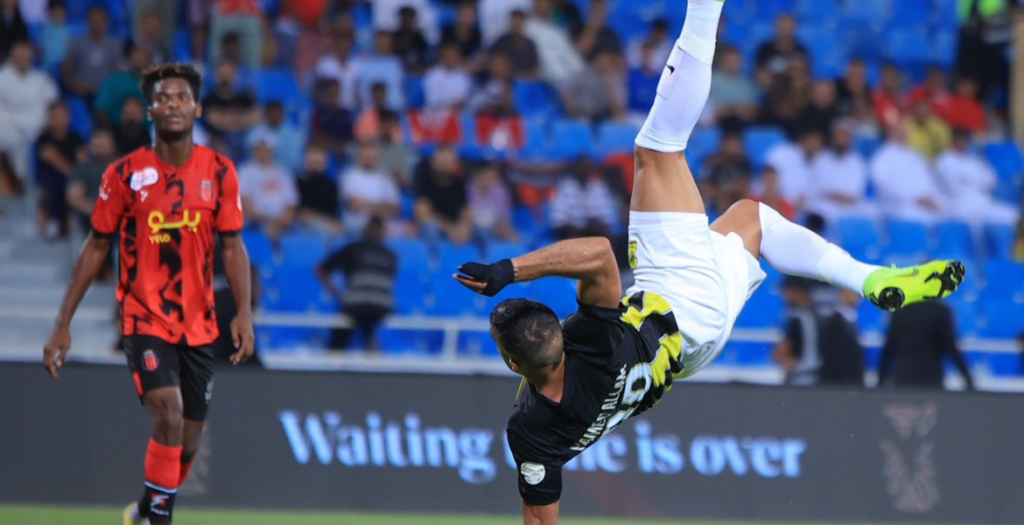 المهاجم المغربي عبدالرزاق حمدالله
