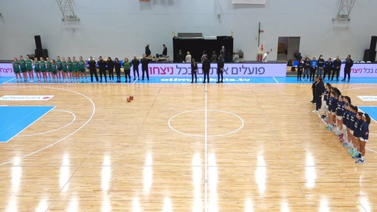 سيدات منتخب إيرلندا يرفضن مصافحة لاعبات إسرائيل