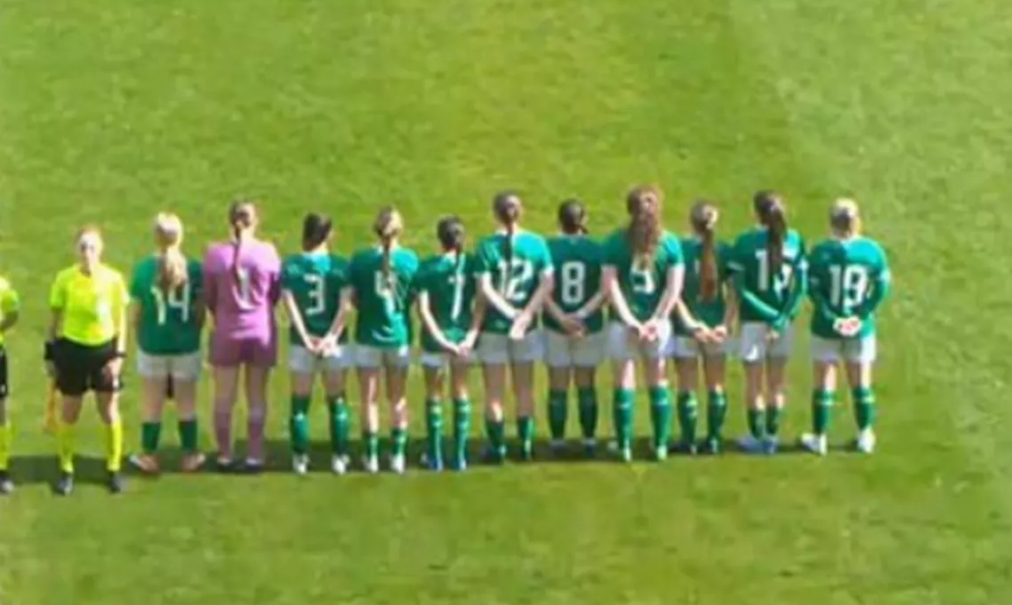 لاعبات منتخب أيرلندا يتضامنّ مع غزة