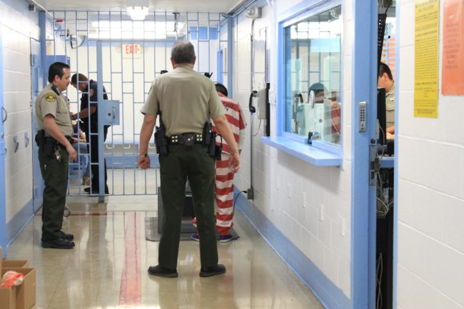 سجين أمريكي يتبرع لغزة براتب 136 ساعة من العمل الشاق داخل زنزانته