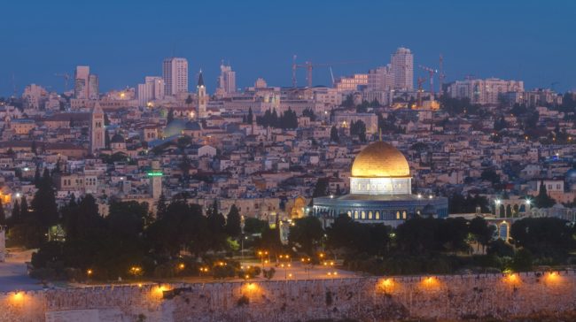 منها ما خطَّه نزار قباني وأخرى غنّتها أم كلثوم.. أشهر عبارات عن فلسطين تدمى لها القلوب