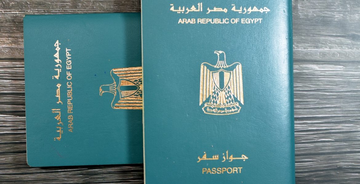 مجلس النواب المصري يقر رفع رسوم جواز السفر 3 أضعاف.. وناشطون يسخرون: أولى نتائج رأس الحكمة