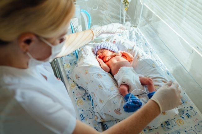 تنتظرين مولودك الأول أو أصبحت أماً لأول مرة؟ هذا وزن الطفل الطبيعي عند الولادة حسب الأطباء 