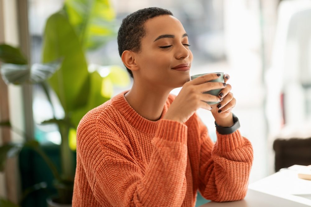 القهوة بعد الإستيقاظ/SHUTTERSTOCK