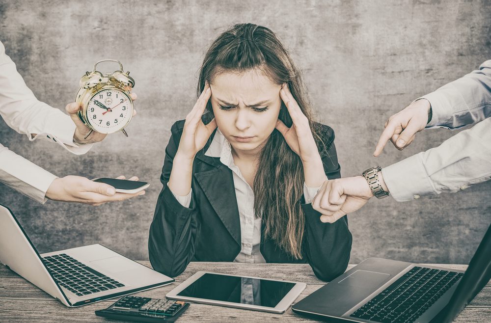 هذا السلوك قد يهددك بالاستغلال والاحتراق من أجل الآخرين - shutterstock