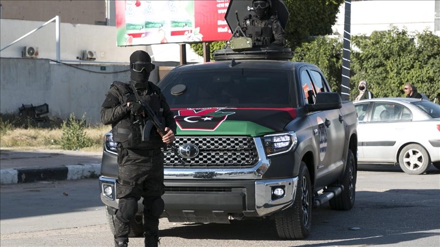 أب ليبي يلقي قنبلة في مدرسة ابنته