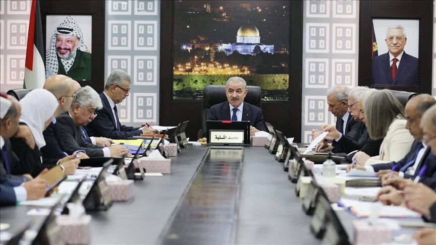 إدخال المساعدات إلى غزة