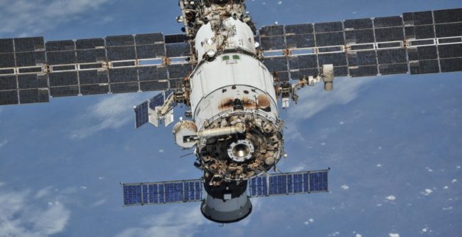 لا يحترق في الفضاء ولا يتعفن.. اليابان تعتزم بناء أول قمر اصطناعي من الخشب بالعالم، وهذا حجمه 