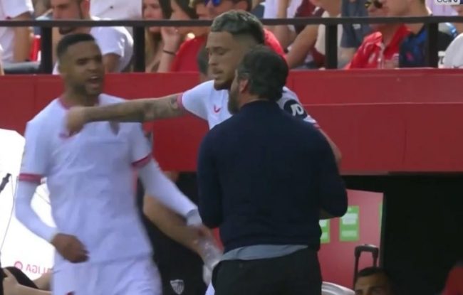 فيديو مشادة كلامية بين نجم المنتخب المغربي ومدرب فريقه الإسباني.. هكذا انتهت المشاجرة