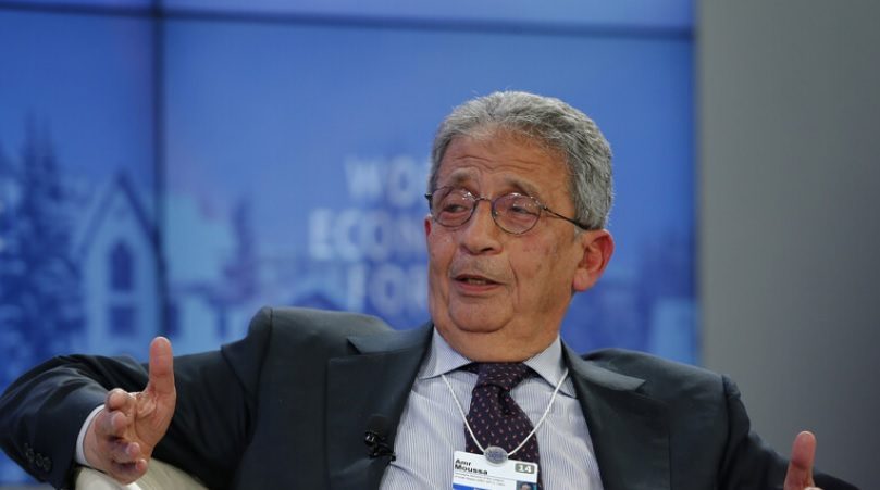 عمرو موسى يرد على مزاعم تحمّل المقاومة الفلسطينية مسؤولية حرب غزة.