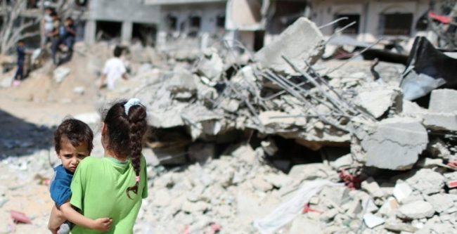 فيديوهات تُظهر دماراً كبيراً في حي الزيتون بعد انسحاب الاحتلال.. والدفاع المدني بغزة يعلن انتشال جثث شهداء 