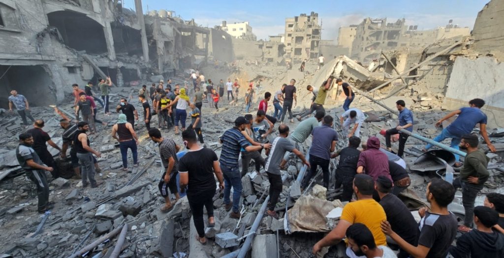 الاحتلال يستهدف خيام النازحين المواجهات في مجمع الشفاء الطبي