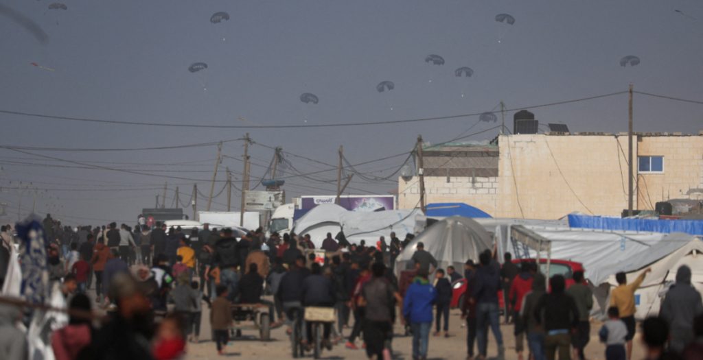 الأردن ينفيذ 8 إنزالات لمساعدات على غزة