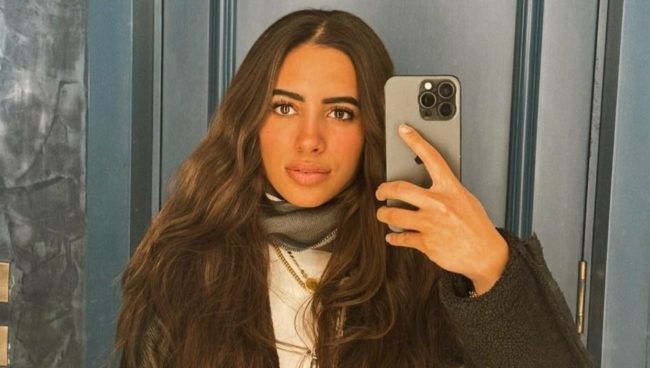 فيديو.. لحظة انهيار والد حبيبة الشماع المشهورة بـ”فتاة الشروق” أثناء الدعاء لها