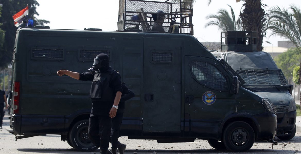 فتاة مصرية تنهي حياتها بعد بث مباشر عبر فيسبوك.. حادثة أثارت تفاعلاً على منصات التواصل وهذه قصتها